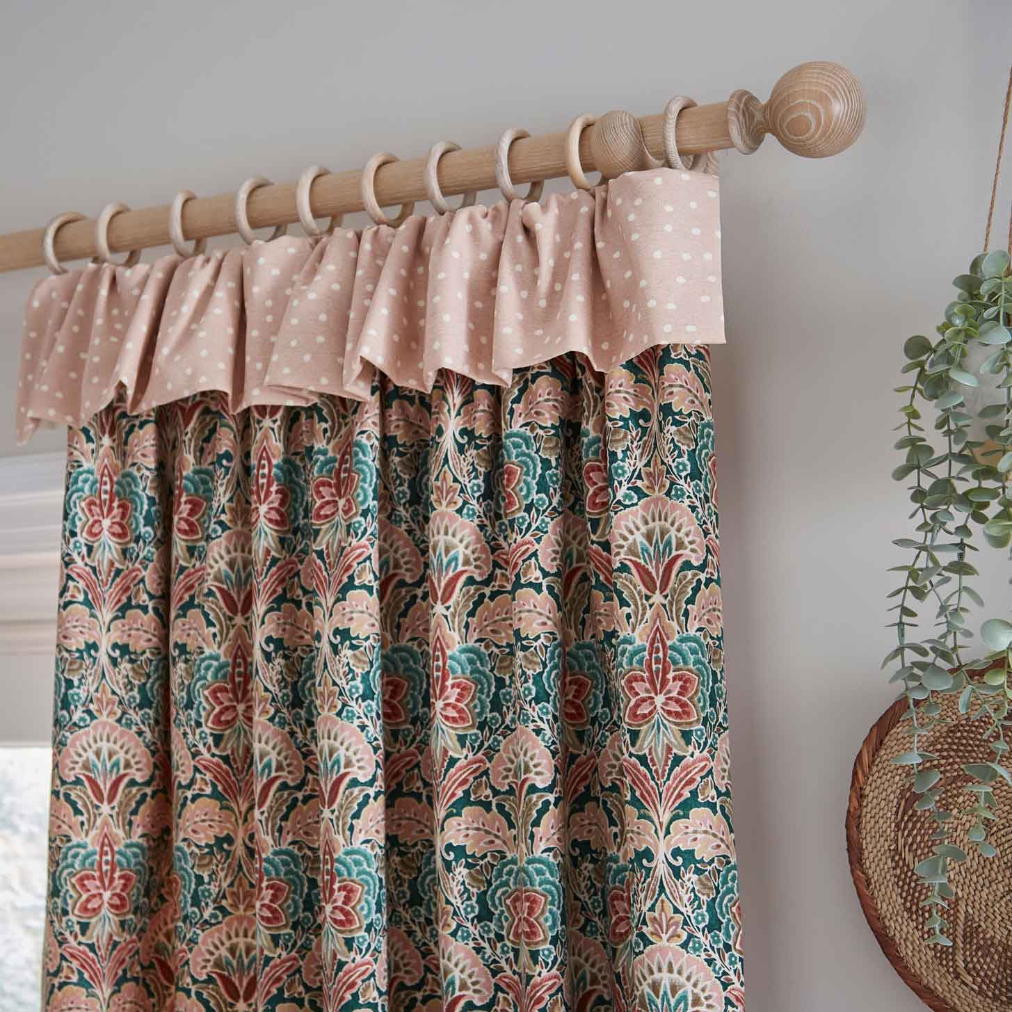 Eden 35mm wooden curtain pole with Ball finials