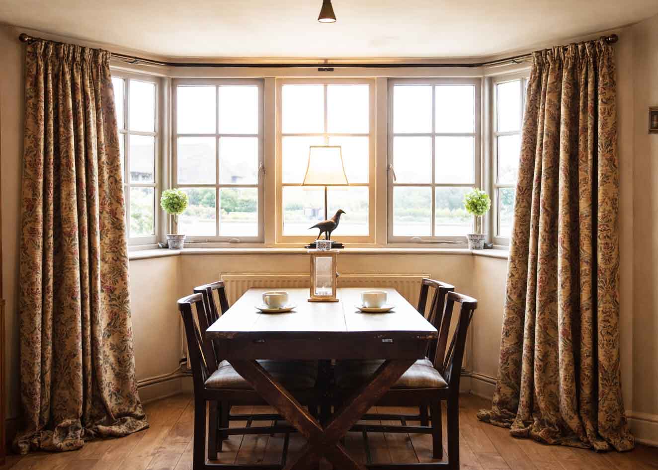 bay window curtain pole